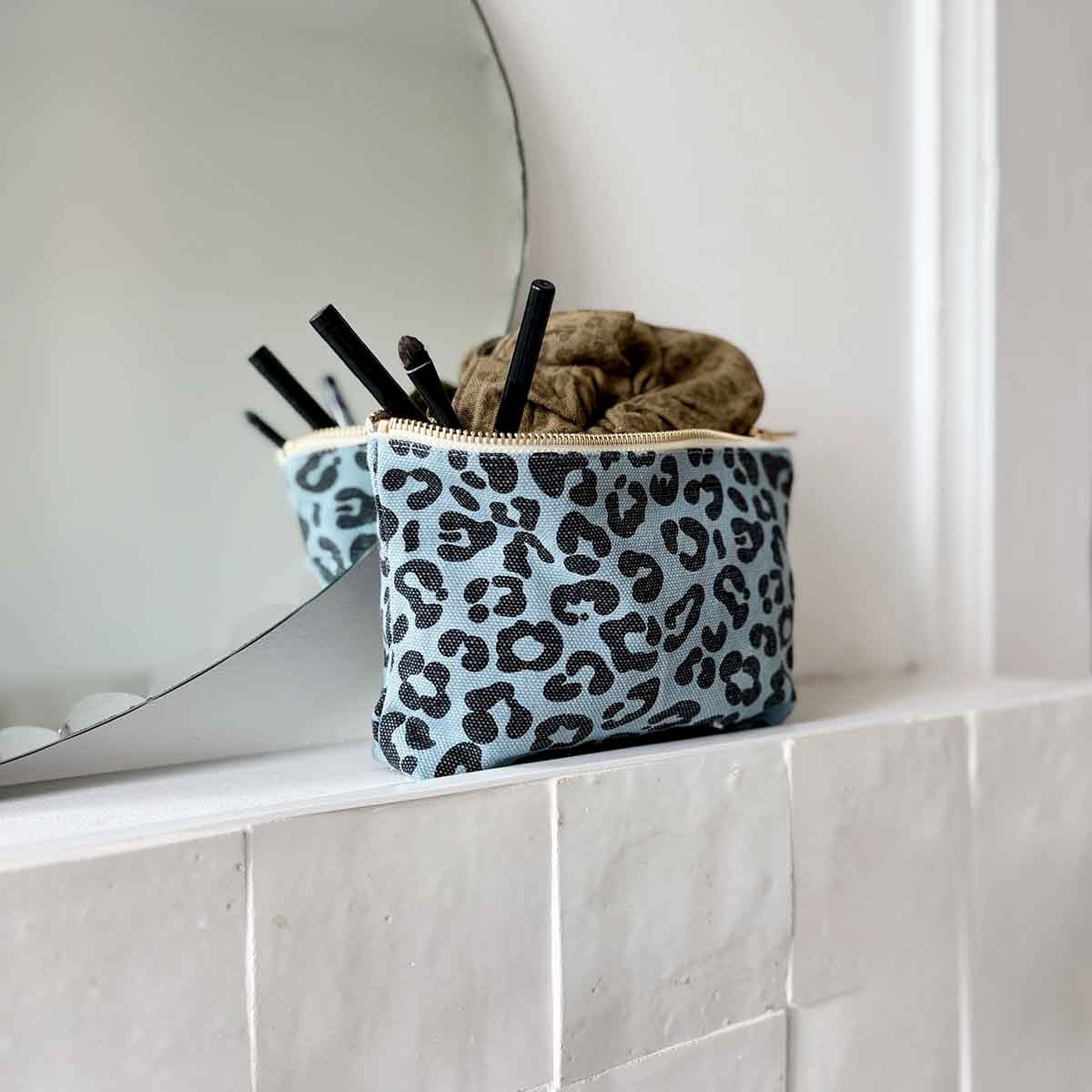 Rose in April Sofia Pouch, Leo Sky blue