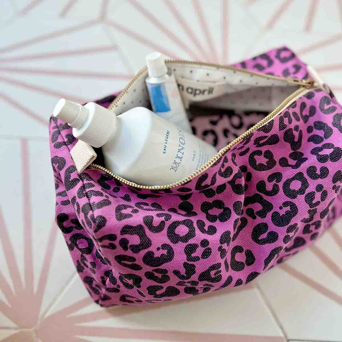 Rose in April Vic Wash Bag, Leo Orchid